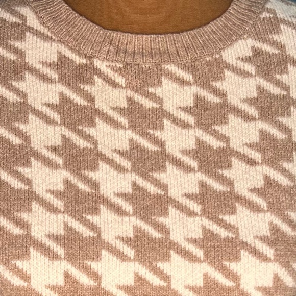 Altar'd State Cropped Long sleeved Houndstooth Brown and White Sweater Medium - Picture 5 of 5